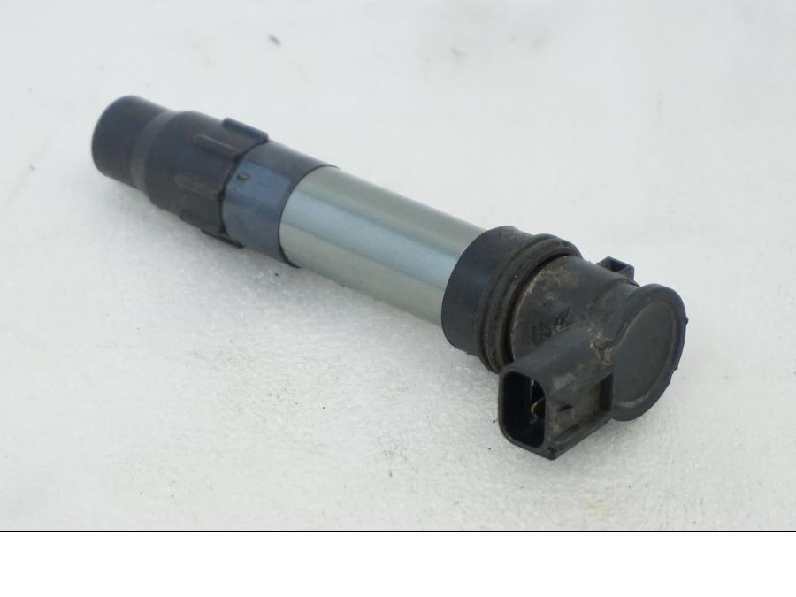 Baksidan på Tändspole från en Honda CBR 1000 RR -2010 motorcykel.