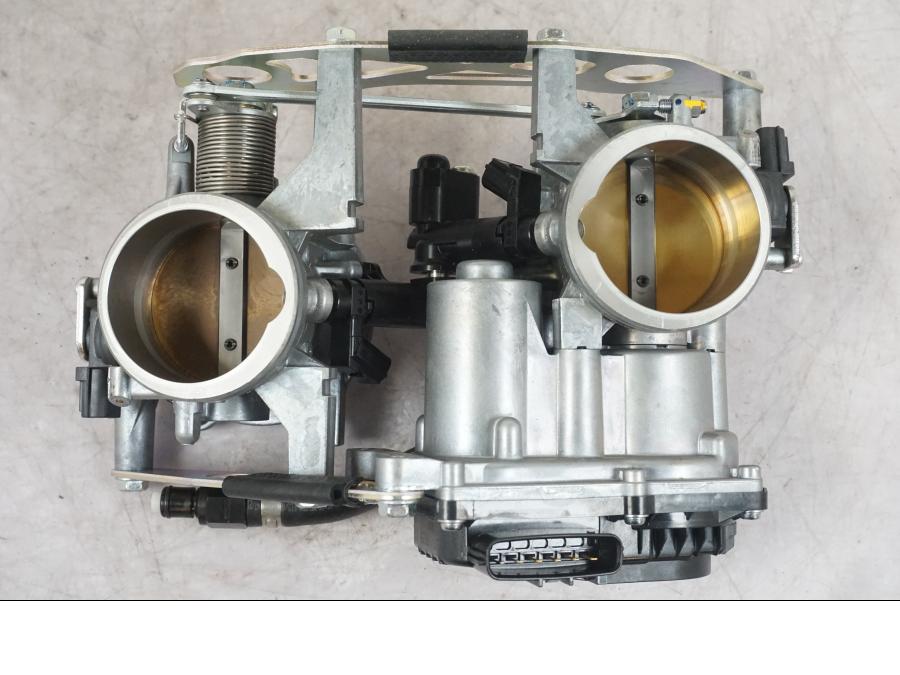 Extrabild3 på Spjällhus från en KTM 1290 Super Duke R -2022 motorcykel.