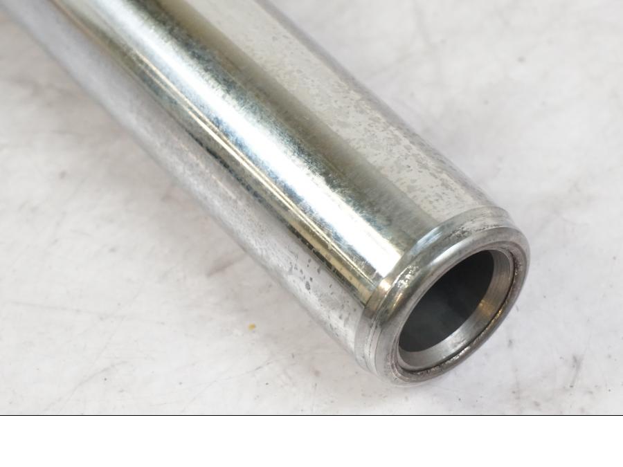 Baksidan på Gaffelben från en Yamaha RD 125 LC -1982 motorcykel.