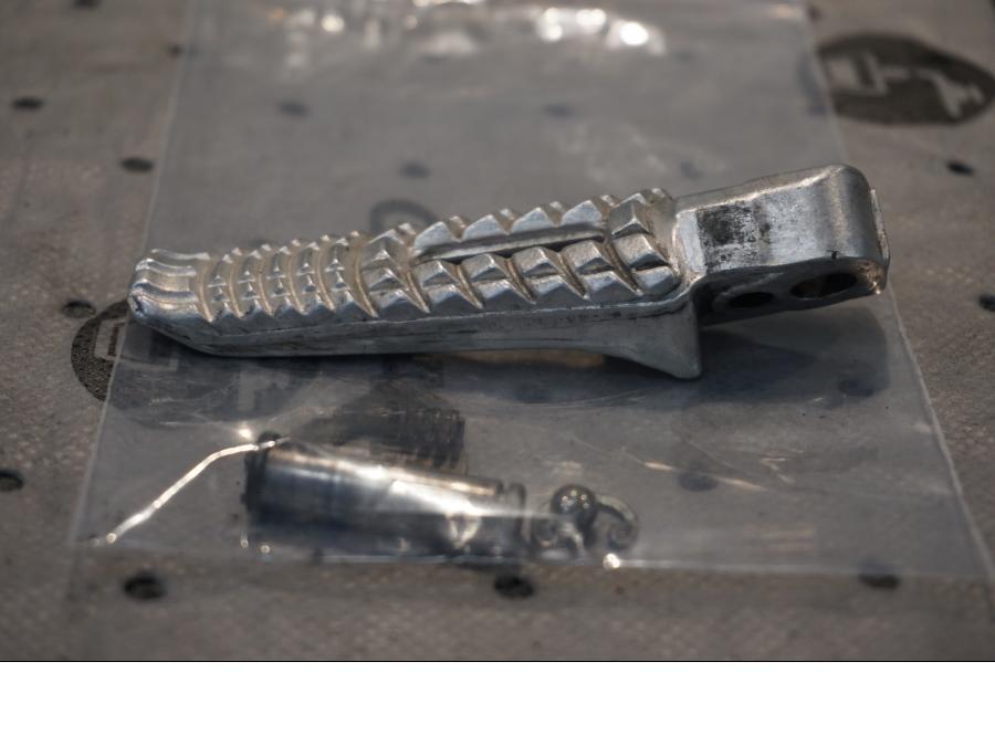 Framsidan på Fotpinne från en Suzuki GSX-R 1000 -2008 motorcykel.