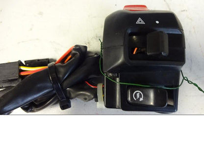 Baksidan på Styrelreglage från en Suzuki GSF 1200 -2005 motorcykel.