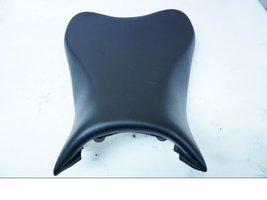 Höger sida på Sadel från en Suzuki GSX-R 750 -2009 motorcykel.