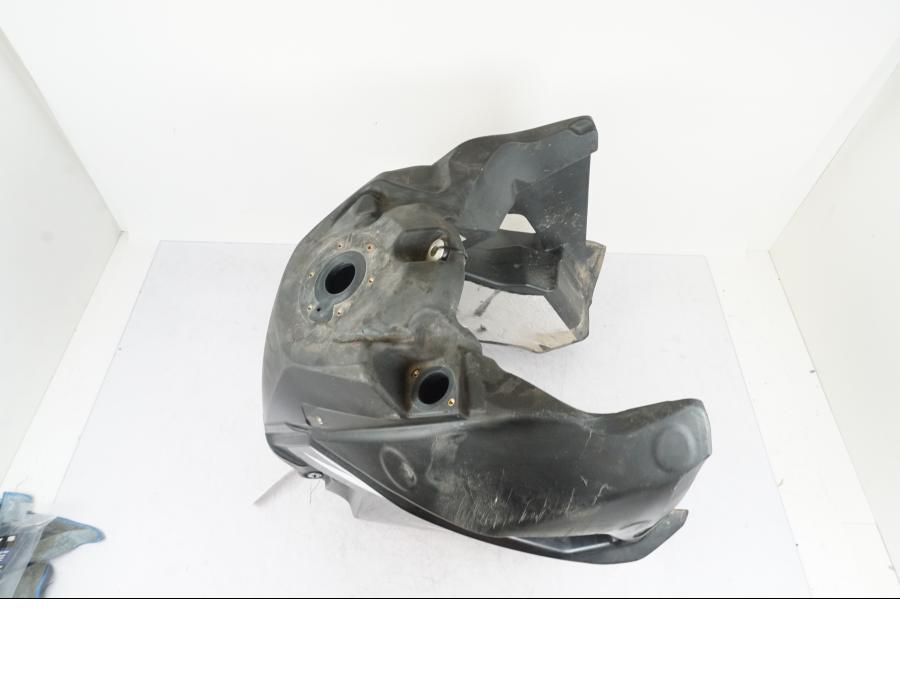 Extrabild5 på Bensintank från en KTM 1290 Super Adventure R -2018 motorcykel.