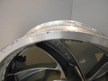 Höger sida på Fälg från en Honda GL 1800 -2001 motorcykel.