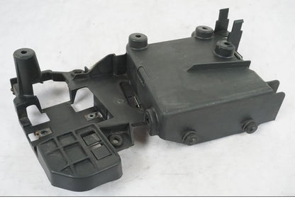 Snett uppifrån på Batterihållare från en Yamaha XVS 1100 -2004 motorcykel.