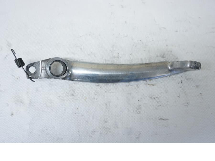 Framsidan på Bromspedal från en Triumph Bonneville -2001 motorcykel.