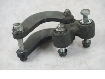 Vänster sida på Stötdämparlänkage från en Yamaha MT 125 -2017 motorcykel.