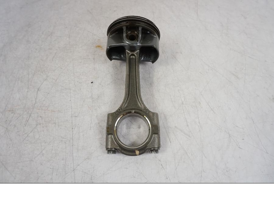 Vänster sida på Kolv från en BMW F 750 GS -2020 motorcykel.