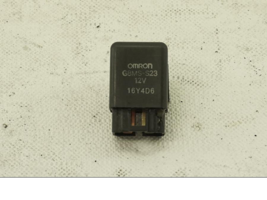 Framsidan på Relä från en Suzuki DL 1000 -2005 motorcykel.