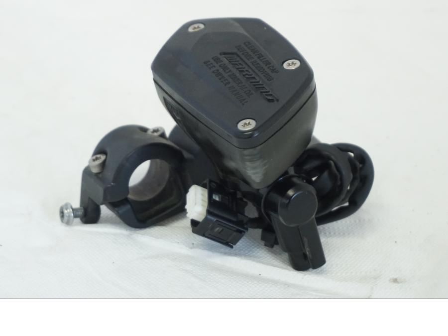 Höger sida på Kopplingshuvudcylinder från en BMW K 1600 -2015 motorcykel.