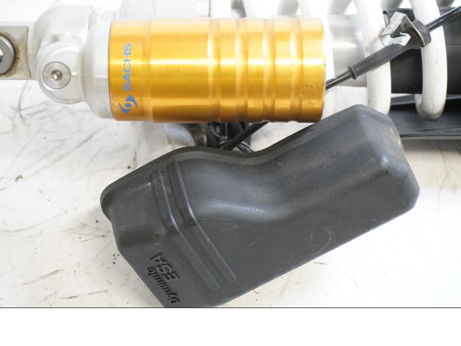 Baksidan på Stötdämpare ESA från en BMW R 1200 GSA -2014 motorcykel.