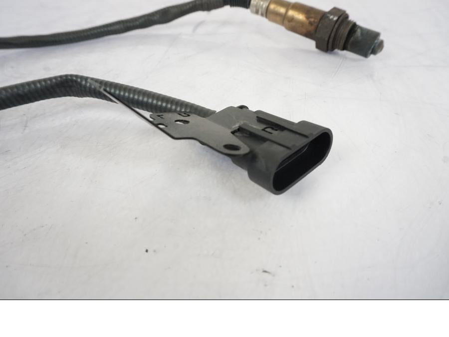 Höger sida på Lambdasond från en KTM 790 Duke -2019 motorcykel.