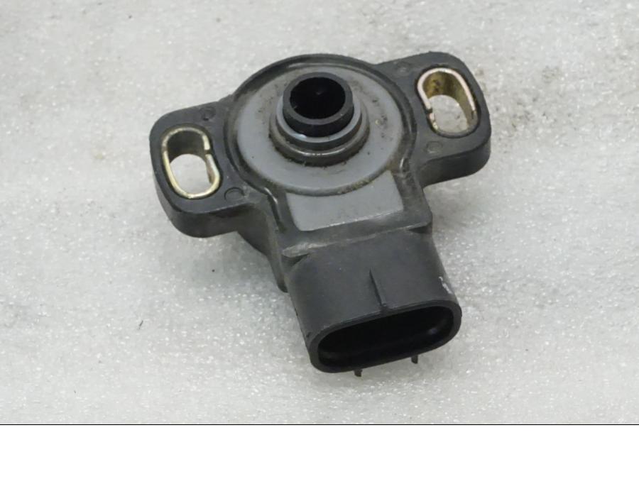 Baksidan på TPS från en Yamaha XVS 650 -1999 motorcykel.