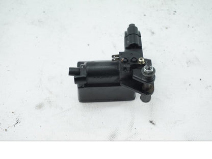 Baksidan på Bromshuvudcylinder från en Suzuki DL 1000 -2005 motorcykel.