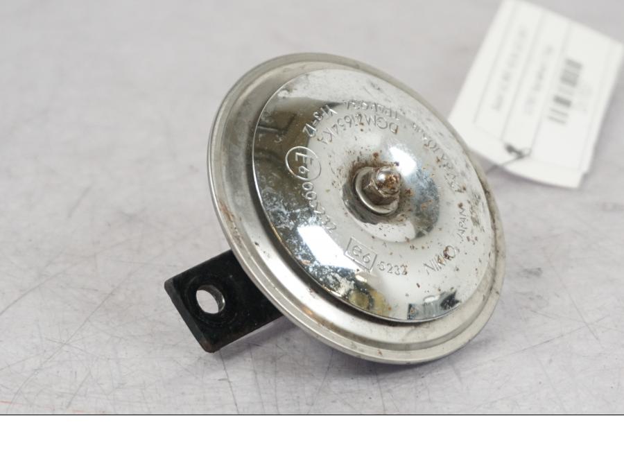 Framsidan på Signalhorn / Tuta från en Suzuki VZ 800 -2000 motorcykel.