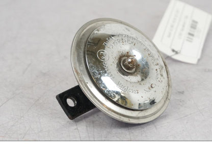 Framsidan på Signalhorn / Tuta från en Suzuki VZ 800 -2000 motorcykel.