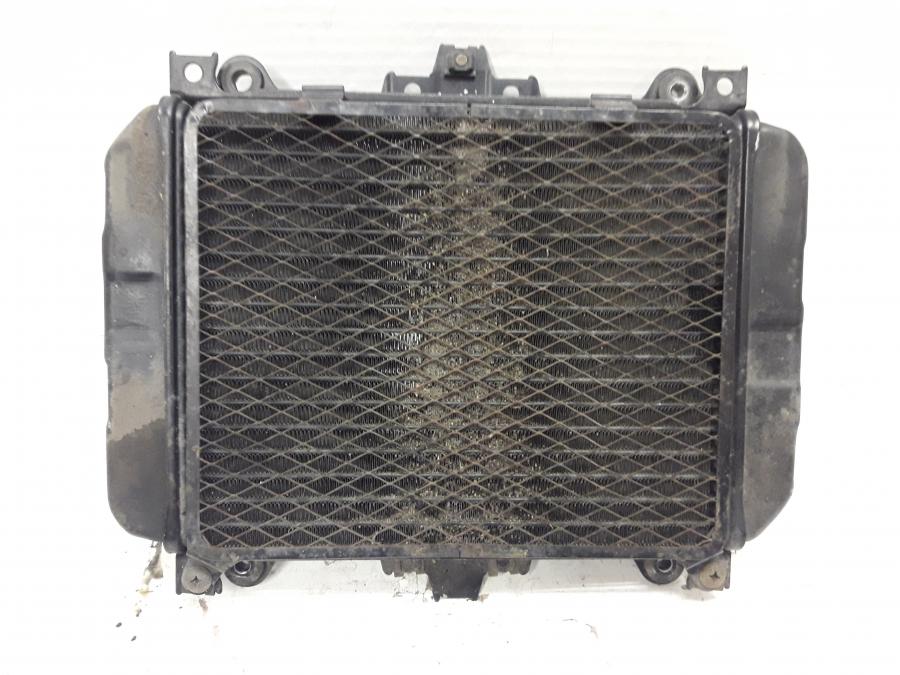 Framsidan på Vattenkyl från en Kawasaki KLE 500 -2001 motorcykel.