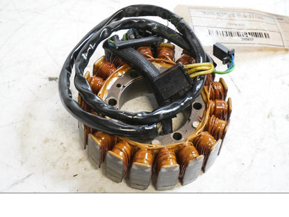 Framsidan på Generator från en Suzuki TL 1000 S -1997 motorcykel.