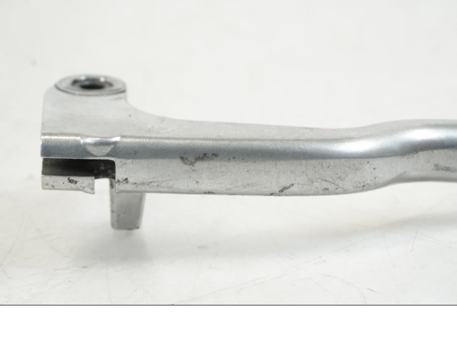 Baksidan på Kopplingsgrepp från en Aprilia Tuono V4R -2011 motorcykel.