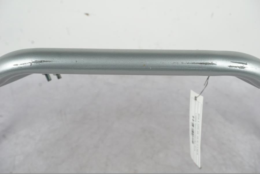 Baksidan på Motorskyddsbåge från en BMW R 1200 GS -2005 motorcykel.