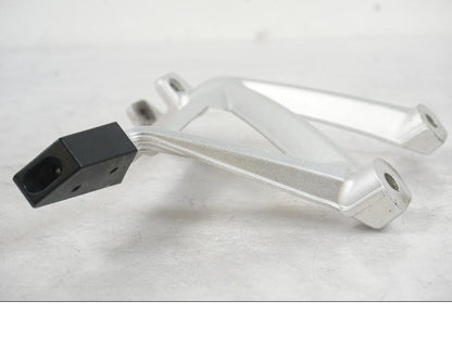 Höger sida på Fotpinnefäste från en BMW R 1250 GS -2021 motorcykel.