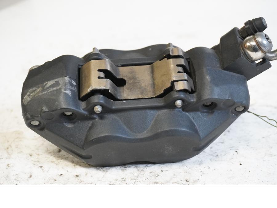 Höger sida på Bromsok från en BMW F 800 ST -2008 motorcykel.