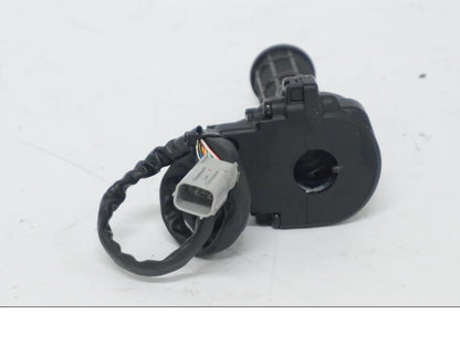 Vänster sida på Gasreglage från en Ducati Desert X -2022 motorcykel.