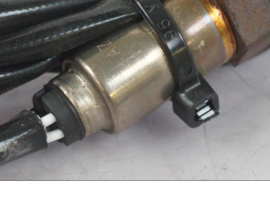 Höger sida på Lambdasond från en KTM 1290 Super Duke R -2022 motorcykel.