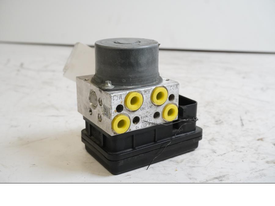 Baksidan på ABS Modulator från en Ducati Scrambler 800 -2016 motorcykel.