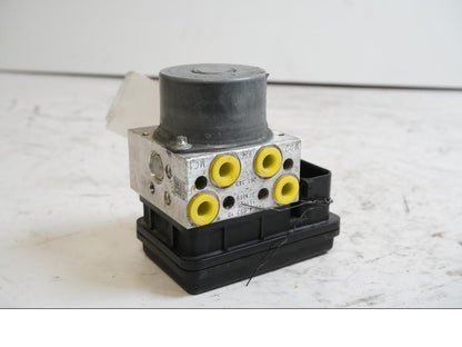 Baksidan på ABS Modulator från en Ducati Scrambler 800 -2016 motorcykel.