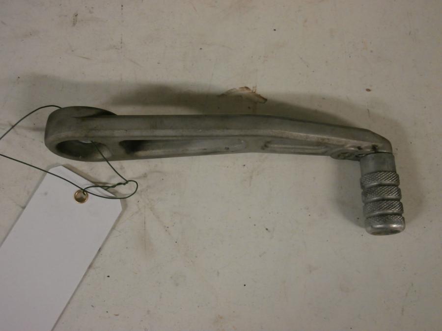 Baksidan på Bromspedal från en KTM RC8 -2008 motorcykel.