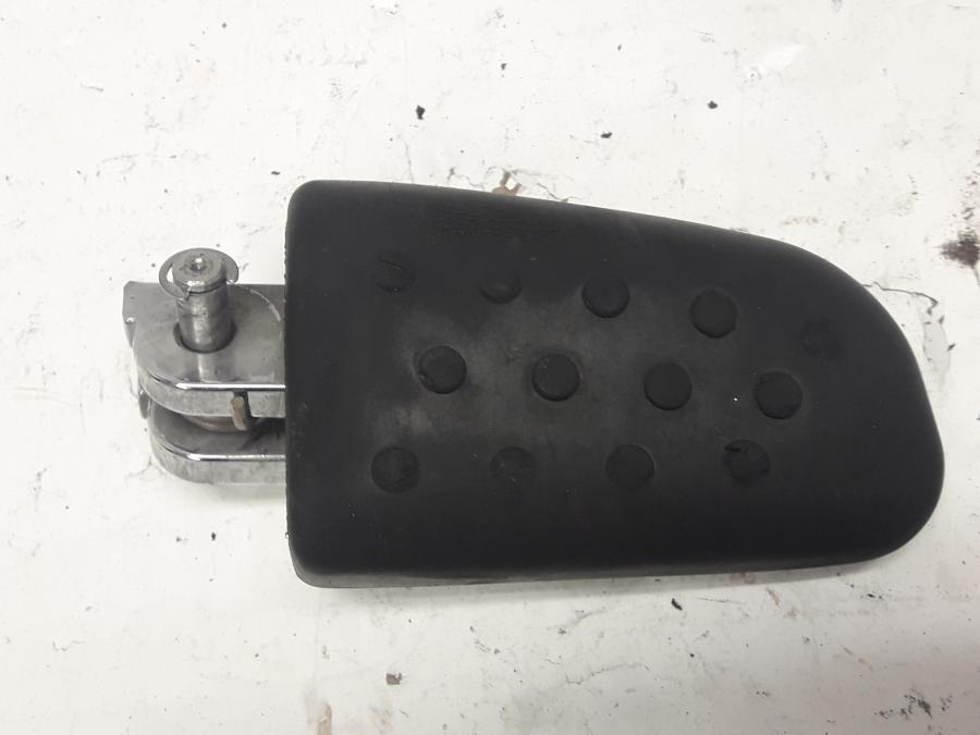 Framsidan på Fotpinne från en BMW K 1200 LT -2006 motorcykel.