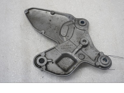 Baksidan på Fotpinnefäste från en Suzuki SV 650 -2016 motorcykel.