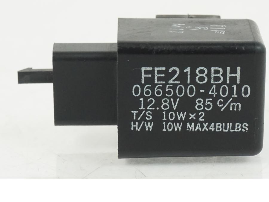 Baksidan på Blinkersrelä från en Yamaha XT 660 X -2005 motorcykel.