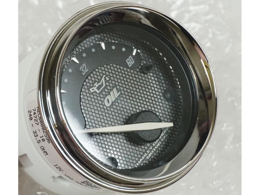 Höger sida på Oljetrycksmätare från en H-D Street Glide CVO FLHXSE -2012 motorcykel.