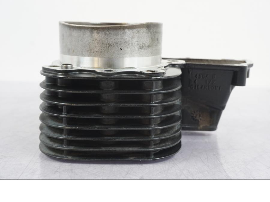 Vänster sida på Cylinder från en BMW R NineT -2017 motorcykel.