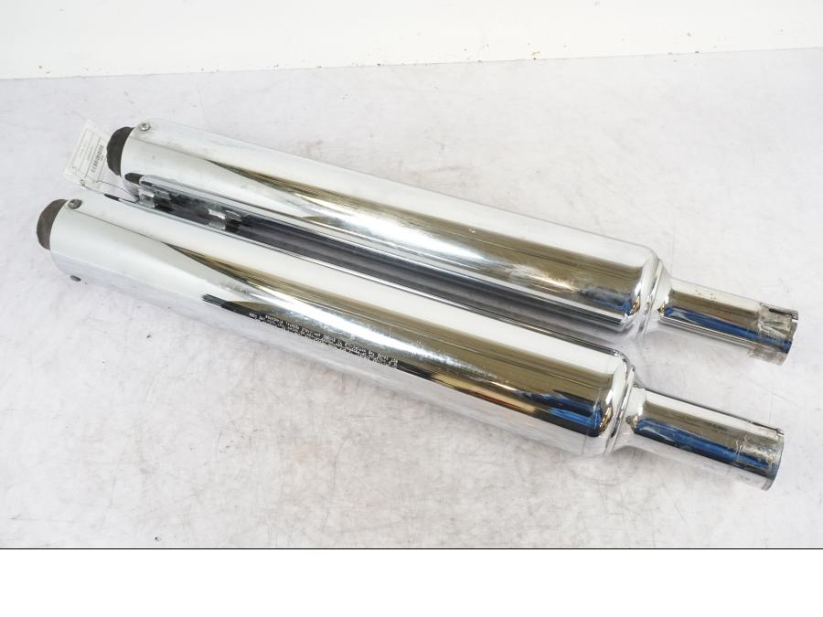 Framsidan på Ljuddämpare från en H-D Fat Boy -2010 motorcykel.