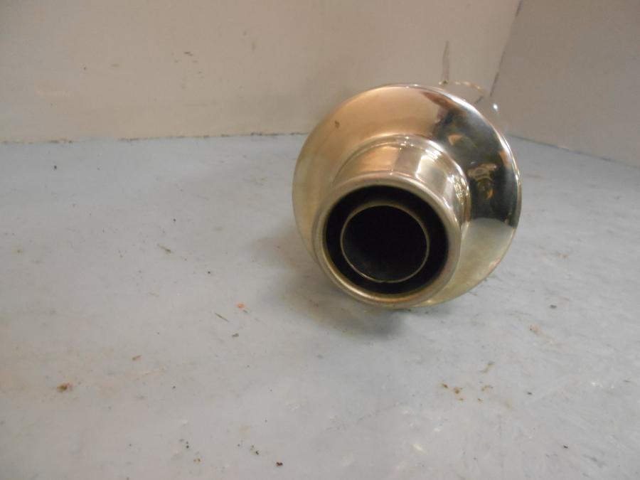 Höger sida på Ljuddämpare från en Triumph Sprint RS -2002 motorcykel.