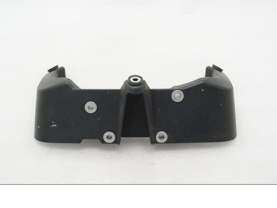 Baksidan på Toppkåpstag från en BMW F 800 R -2011 motorcykel.