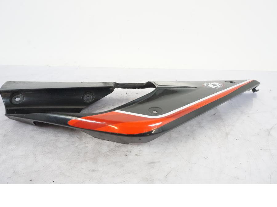 Snett uppifrån på Magkåpa från en Yamaha YZF-R 125 -2008 motorcykel.