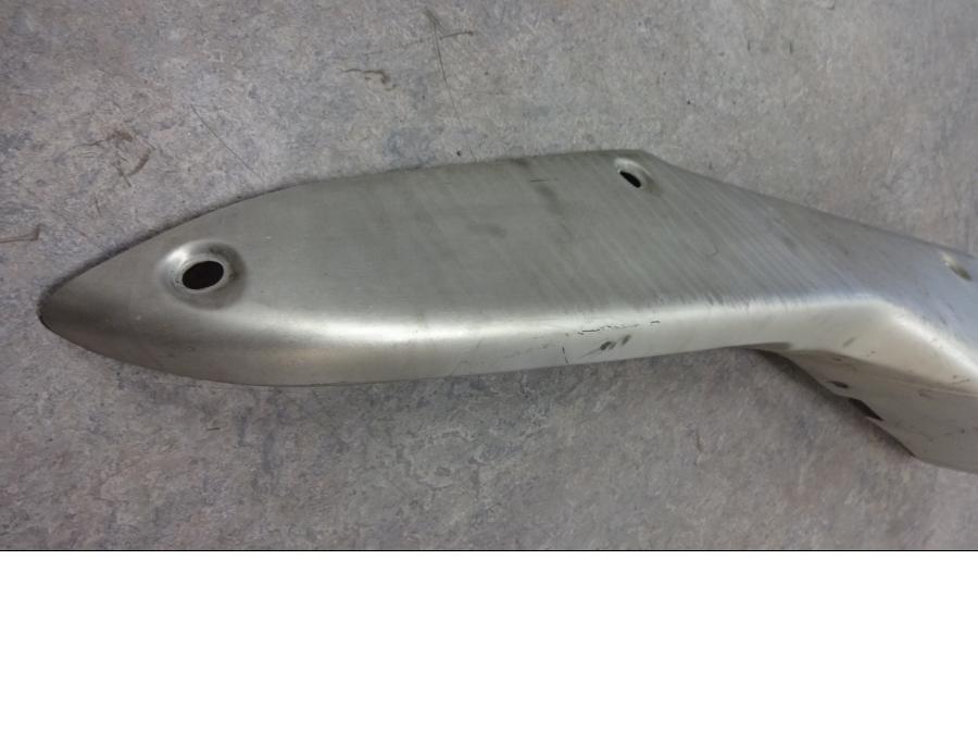 Höger sida på Ljuddämpardekor från en Honda CB 1000 R -2009 motorcykel.