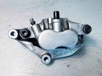 Framsidan på Bromsok från en Yamaha XVS 1100 -2001 motorcykel.