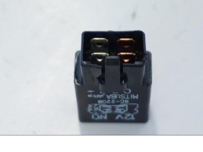 Snett uppifrån på Relä från en Honda CBR 900 RR -2001 motorcykel.