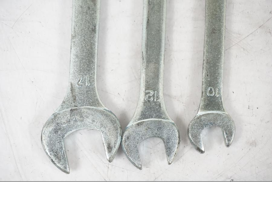 Höger sida på Verktyg från en Yamaha XVS 1100 -2000 motorcykel.