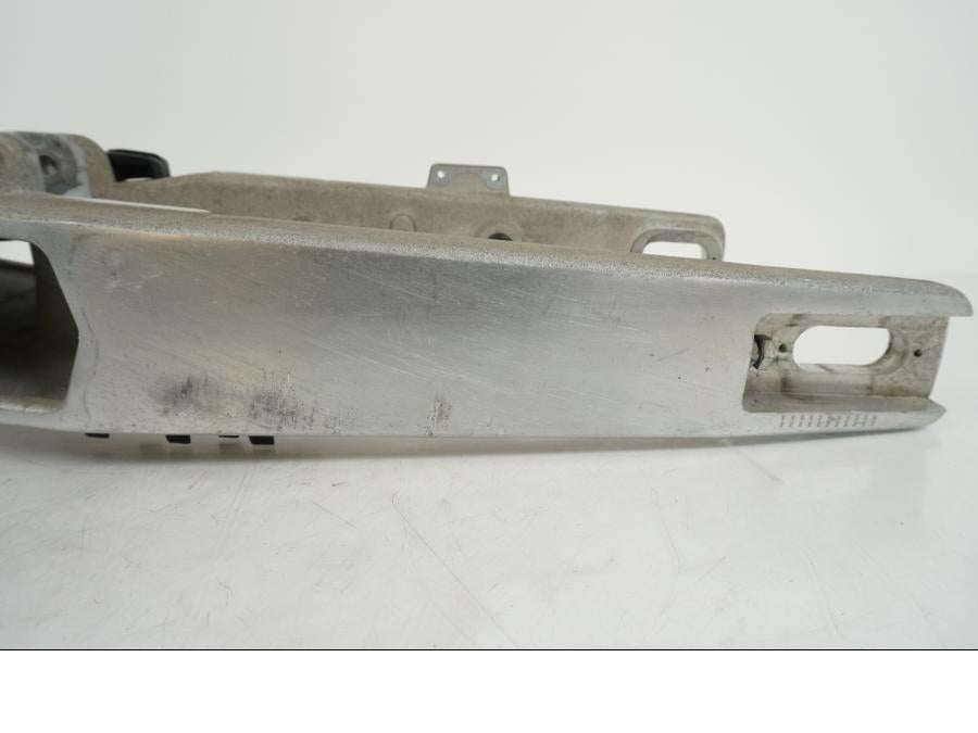 Snett uppifrån på Sving från en AJP PR7 -2021 motorcykel.