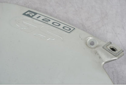 Baksidan på Bensintankskåpa från en BMW R 1200 GS -2005 motorcykel.