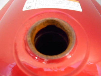 Snett uppifrån på Bensintank från en Yamaha YS 125 -2017 motorcykel.