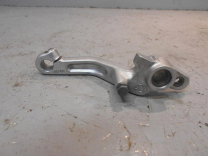 Baksidan på Bromspedal från en Aprilia Tuono V4R -2016 motorcykel.