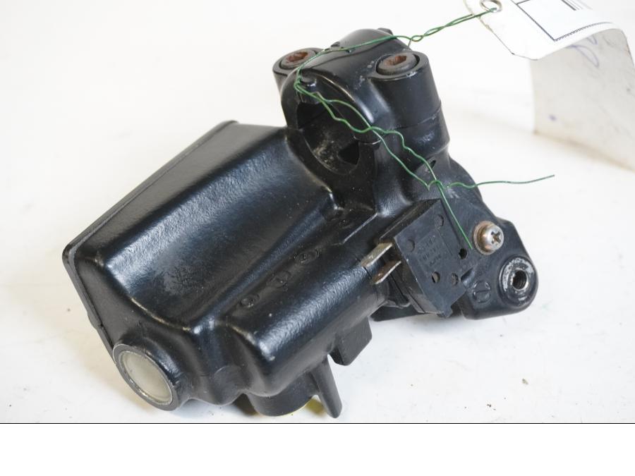 Höger sida på Bromshuvudcylinder från en Kawasaki Zephyr 750 -1991 motorcykel.