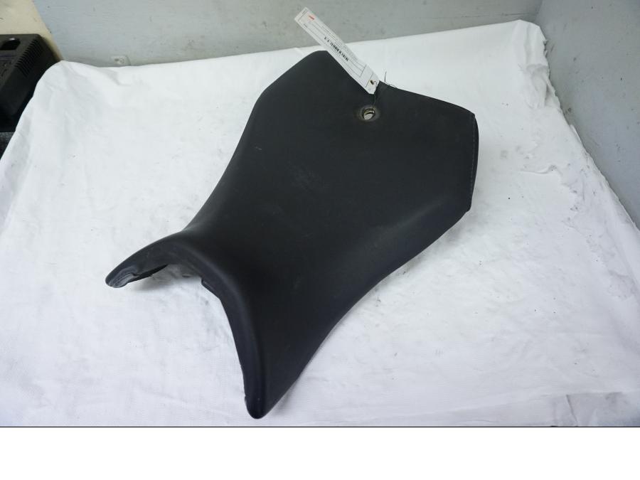 Baksidan på Sadel från en Yamaha YZF-R 125 -2009 motorcykel.